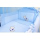 Niebieski zestaw pościeli z łóżeczkiem i materacem - widok wewnątrz łóżeczka 