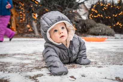 Jak ubrać maluszka na zimowy spacer?